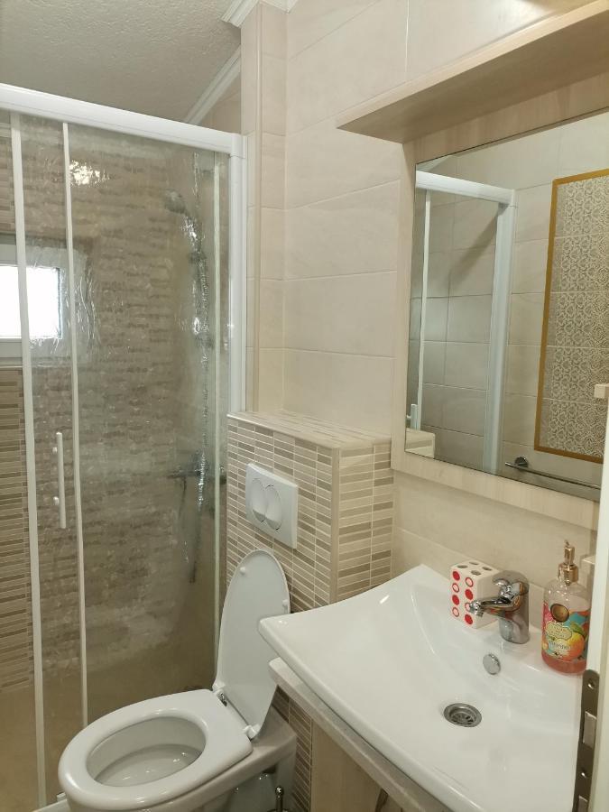 Apartments Lux Seaview Bar Bagian luar foto