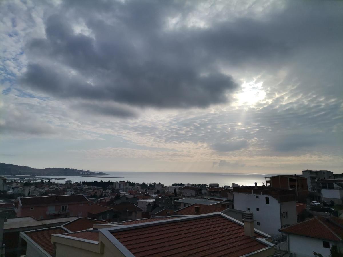 Apartments Lux Seaview Bar Bagian luar foto